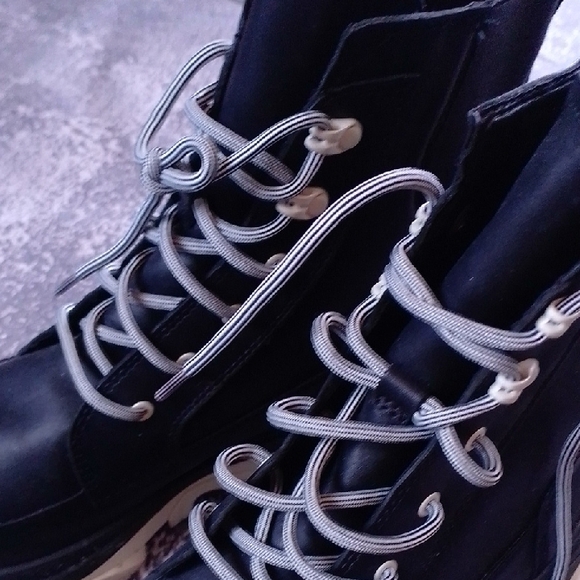 Men's Black and Cream Boots - Picture 7 of 10